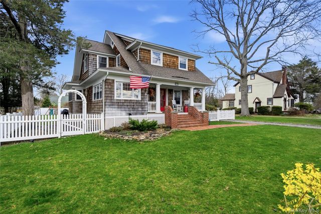 125 S Bayview Avenue, Amityville, NY 11701