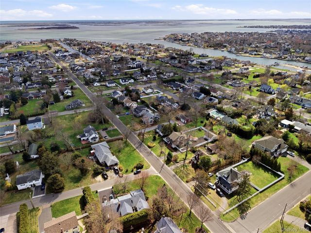 125 S Bayview Avenue, Amityville, NY 11701