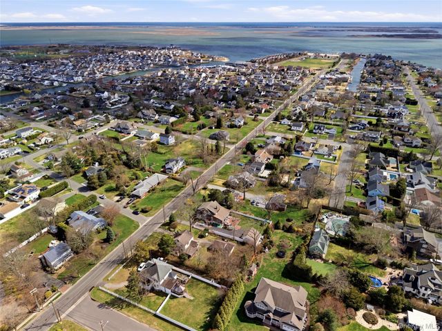 125 S Bayview Avenue, Amityville, NY 11701