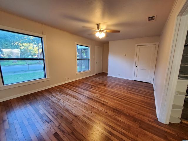 919 S Clements Street, Gainesville, TX 76240