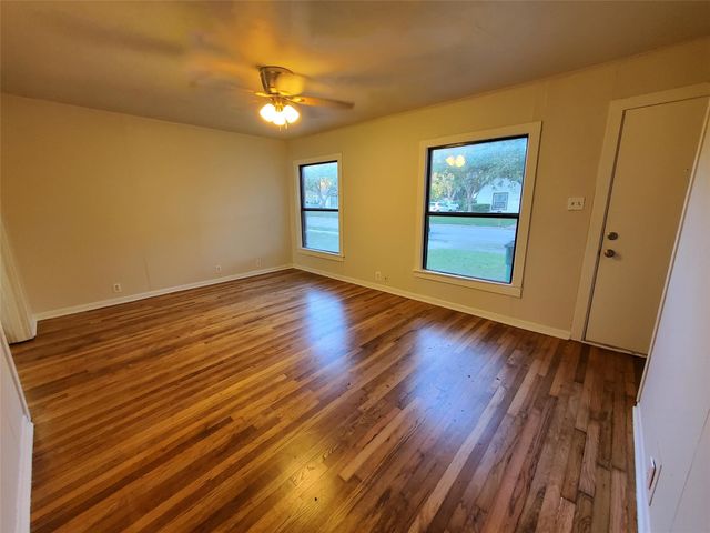 919 S Clements Street, Gainesville, TX 76240