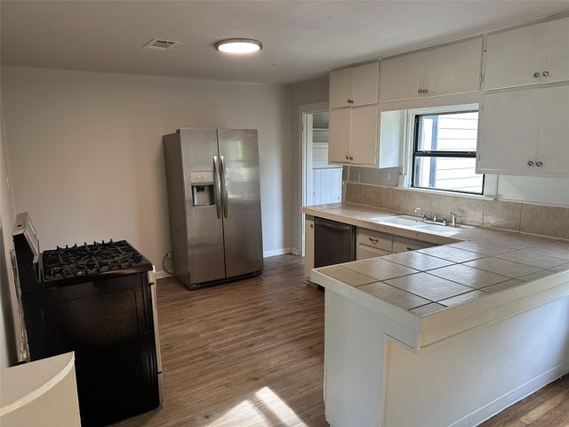 919 S Clements Street, Gainesville, TX 76240