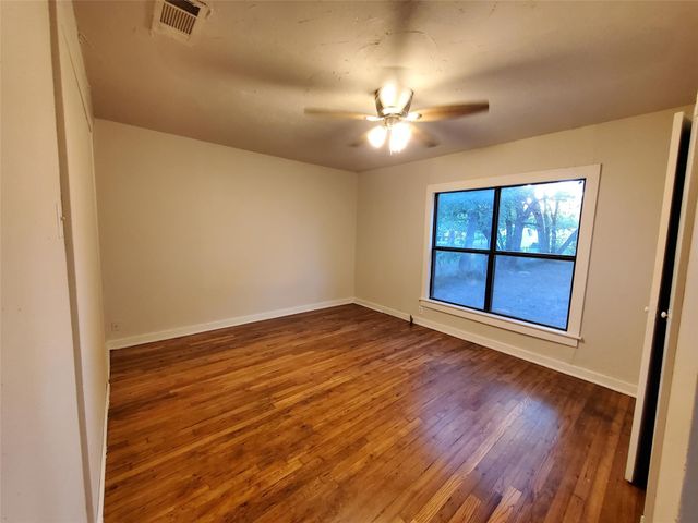 919 S Clements Street, Gainesville, TX 76240