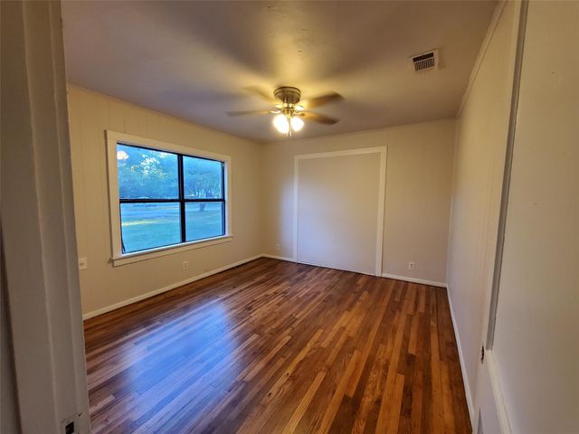 919 S Clements Street, Gainesville, TX 76240