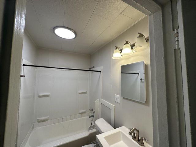 919 S Clements Street, Gainesville, TX 76240