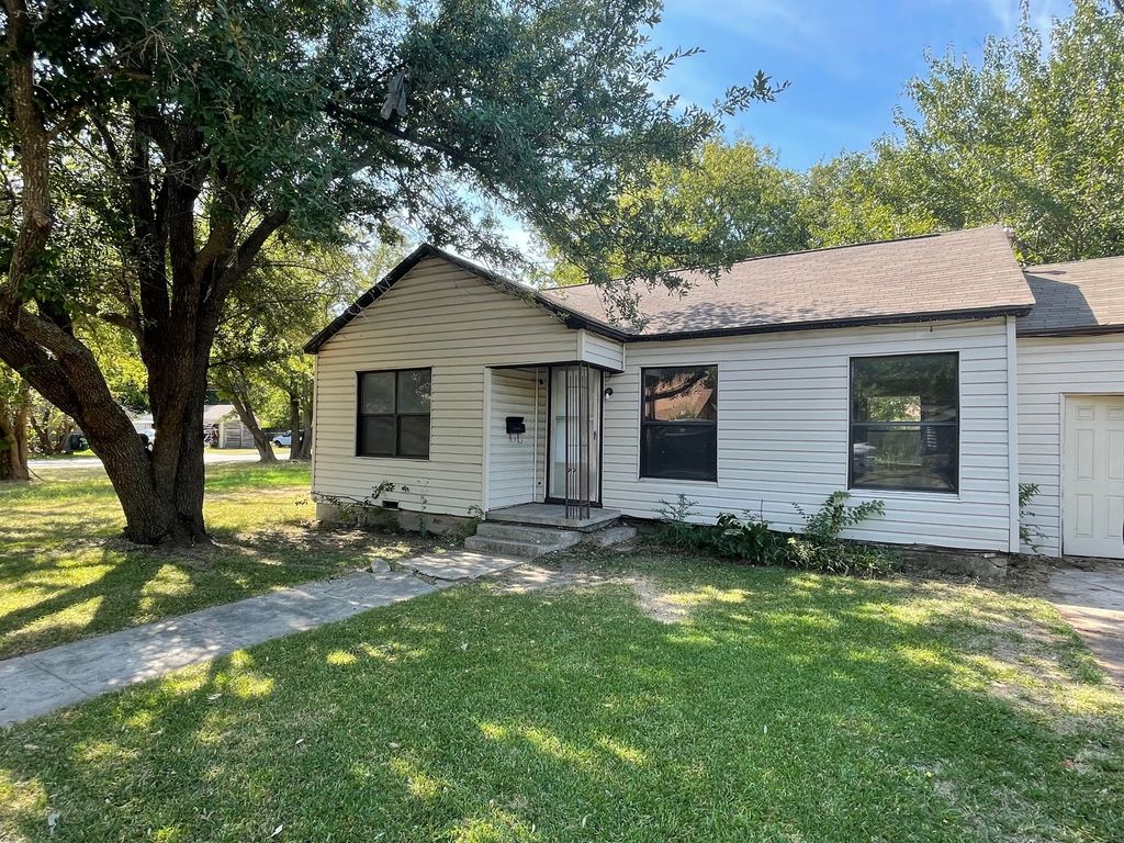 919 S Clements Street, Gainesville, TX 76240