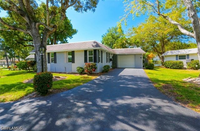225 Georgetown BLVD, Naples, FL 34112