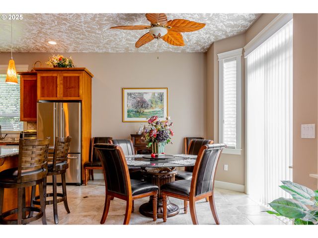 372 EAGLE FEATHER St Nw, Salem, OR 97304