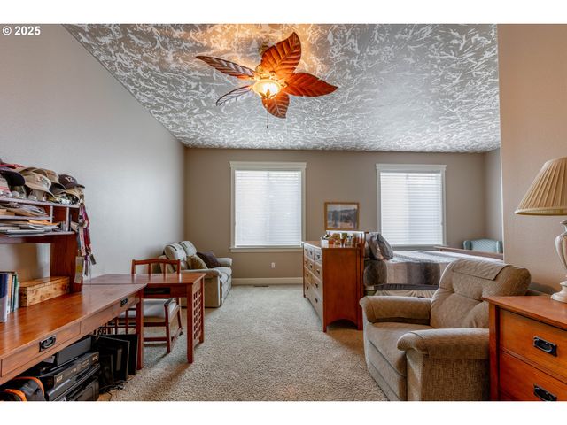 372 EAGLE FEATHER St Nw, Salem, OR 97304