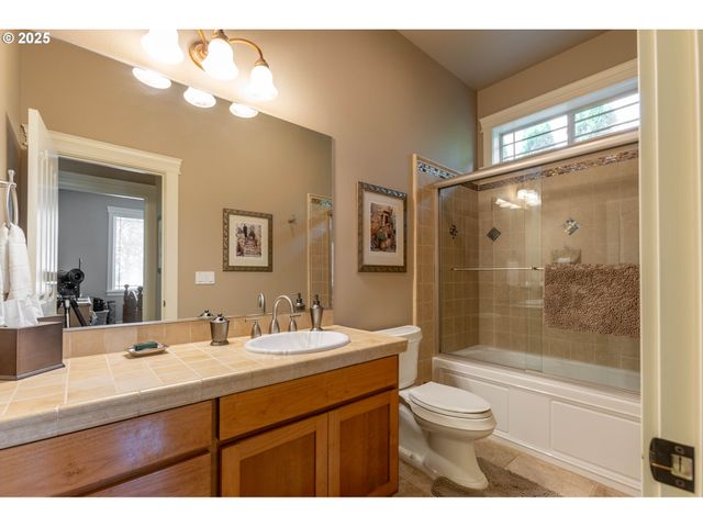 372 EAGLE FEATHER St Nw, Salem, OR 97304