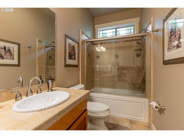 372 EAGLE FEATHER St Nw, Salem, OR 97304