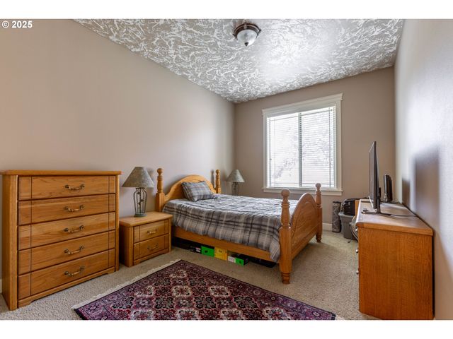 372 EAGLE FEATHER St Nw, Salem, OR 97304