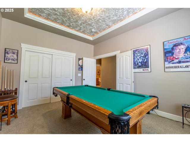 372 EAGLE FEATHER St Nw, Salem, OR 97304