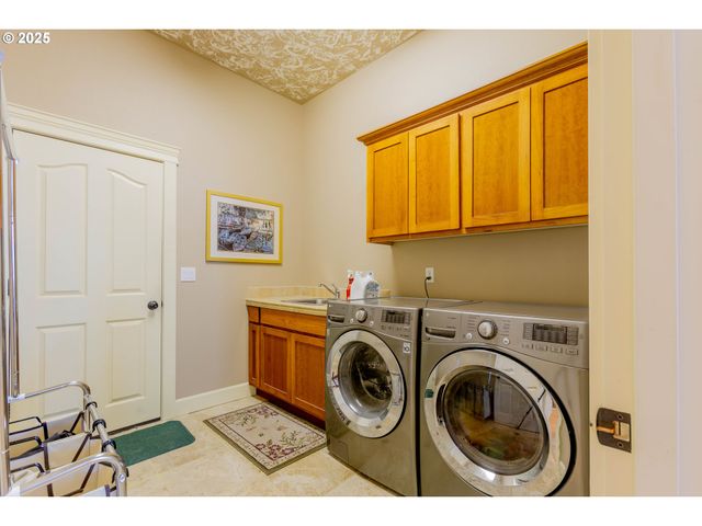 372 EAGLE FEATHER St Nw, Salem, OR 97304