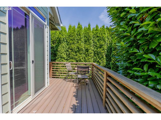 372 EAGLE FEATHER St Nw, Salem, OR 97304