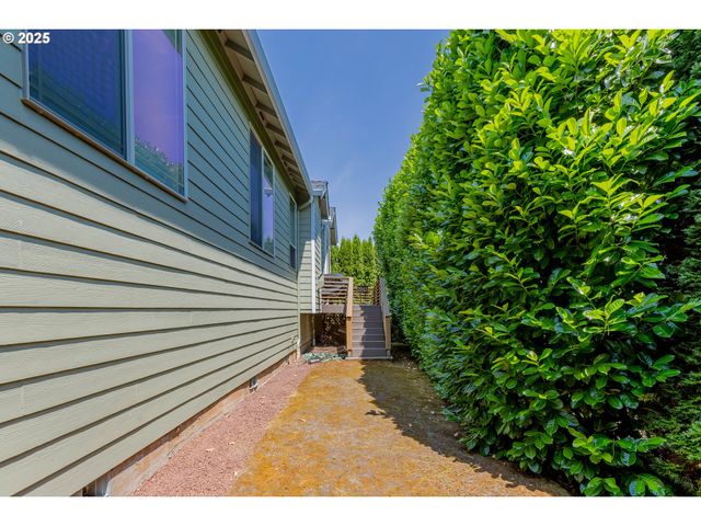 372 EAGLE FEATHER St Nw, Salem, OR 97304