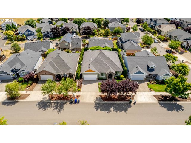 372 EAGLE FEATHER St Nw, Salem, OR 97304