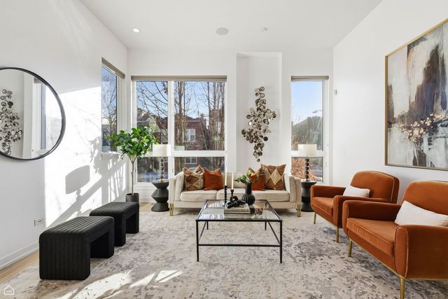 2234 W HURON Street, Chicago, IL 60612