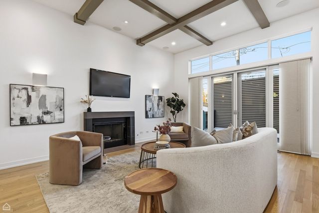 2234 W HURON Street, Chicago, IL 60612