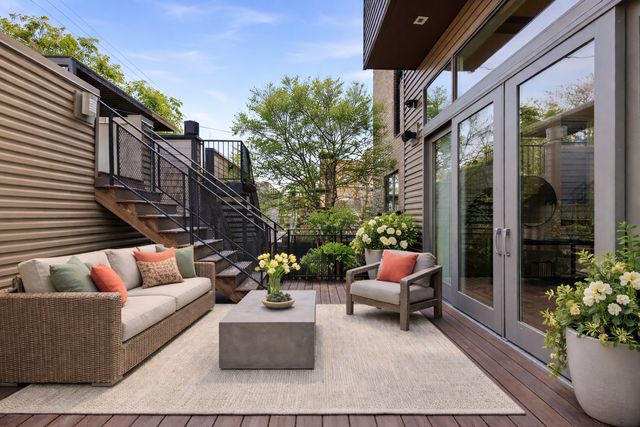 2234 W HURON Street, Chicago, IL 60612