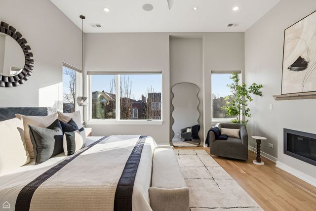 2234 W HURON Street, Chicago, IL 60612