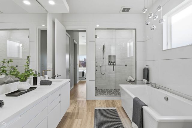 2234 W HURON Street, Chicago, IL 60612