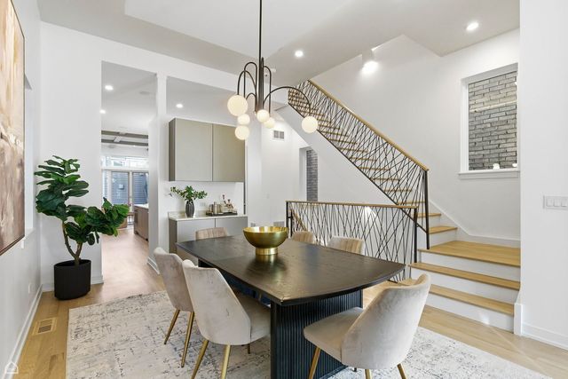 2234 W HURON Street, Chicago, IL 60612