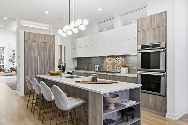 2234 W HURON Street, Chicago, IL 60612