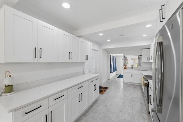 733 61ST AVENUE NE, St Petersburg, FL 33703