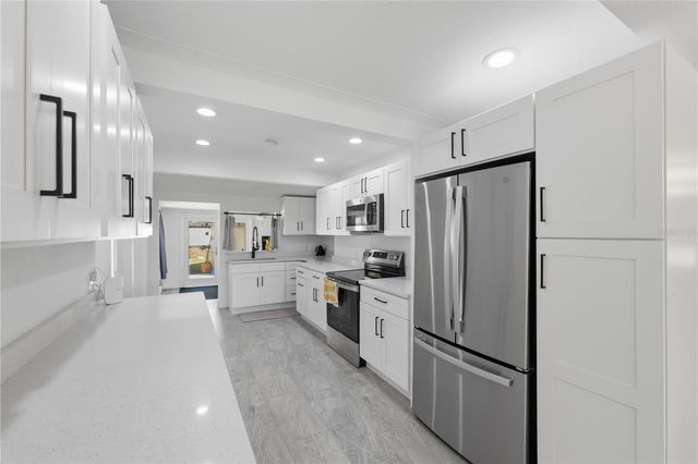 733 61ST AVENUE NE, St Petersburg, FL 33703