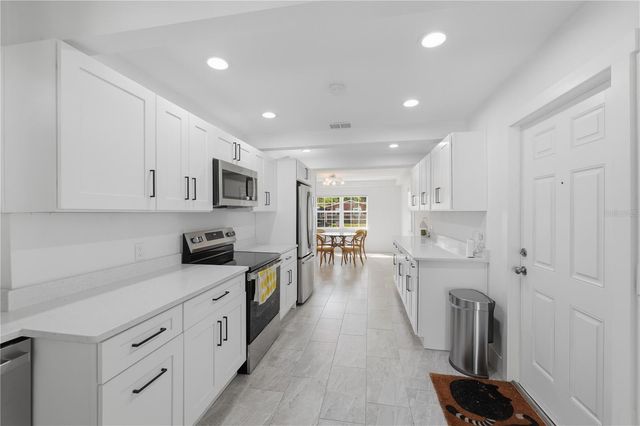 733 61ST AVENUE NE, St Petersburg, FL 33703