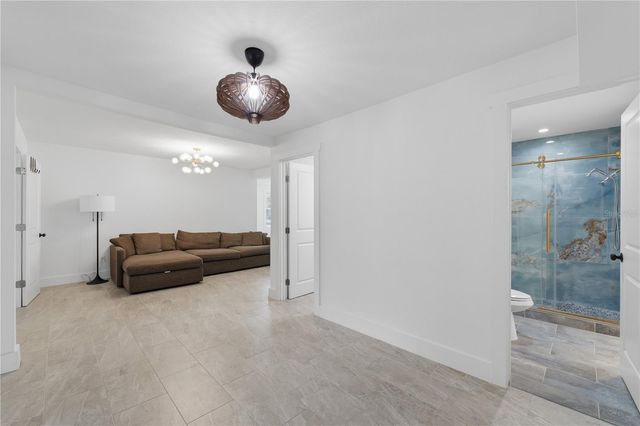 733 61ST AVENUE NE, St Petersburg, FL 33703