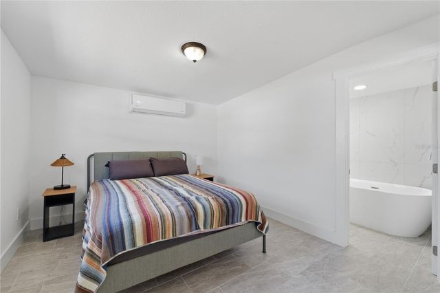 733 61ST AVENUE NE, St Petersburg, FL 33703