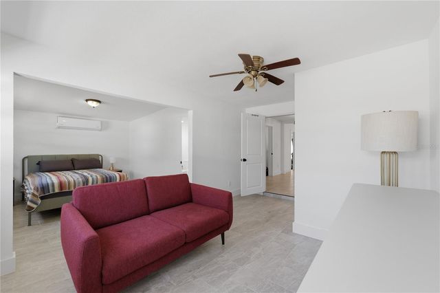 733 61ST AVENUE NE, St Petersburg, FL 33703