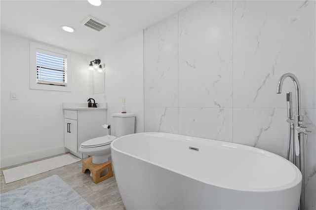 733 61ST AVENUE NE, St Petersburg, FL 33703