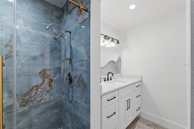 733 61ST AVENUE NE, St Petersburg, FL 33703