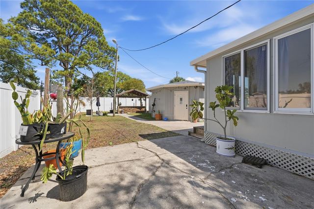 733 61ST AVENUE NE, St Petersburg, FL 33703