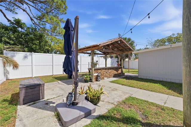 733 61ST AVENUE NE, St Petersburg, FL 33703