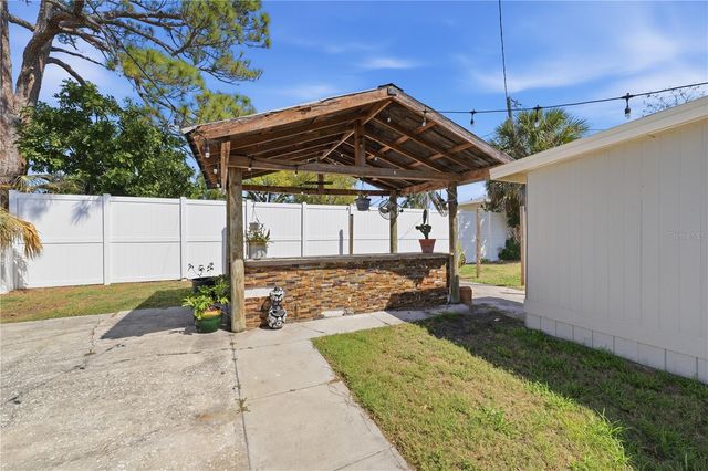 733 61ST AVENUE NE, St Petersburg, FL 33703