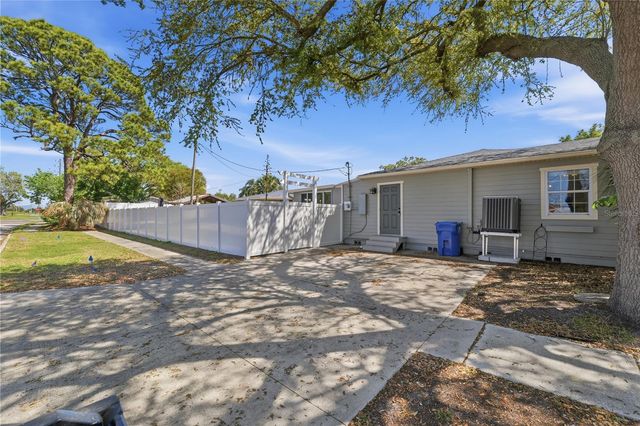 733 61ST AVENUE NE, St Petersburg, FL 33703