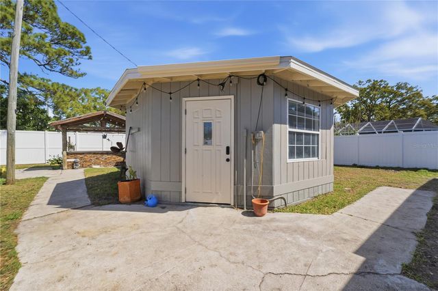 733 61ST AVENUE NE, St Petersburg, FL 33703