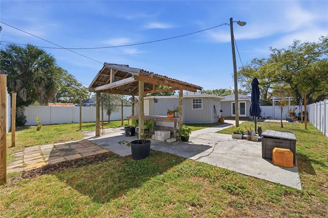 733 61ST AVENUE NE, St Petersburg, FL 33703