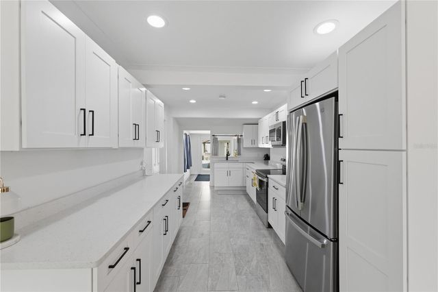 733 61ST AVENUE NE, St Petersburg, FL 33703