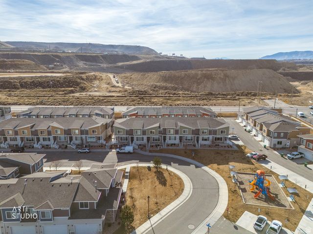 1020 W LAPIS FIELDS, Bluffdale, UT 84065