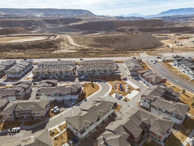 1020 W LAPIS FIELDS, Bluffdale, UT 84065