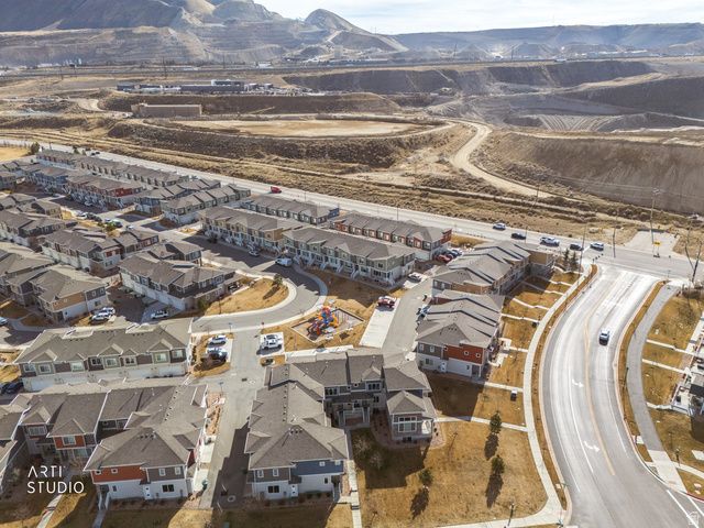 1020 W LAPIS FIELDS, Bluffdale, UT 84065