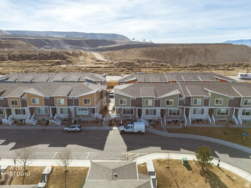 1020 W LAPIS FIELDS, Bluffdale, UT 84065