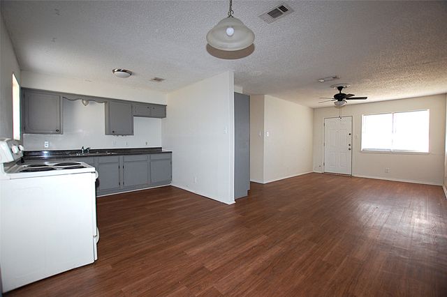 606 E Broad Street, Forney, TX 75126