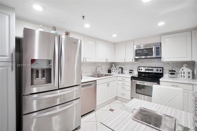 9 Island Ave 2410, Miami Beach, FL 33139