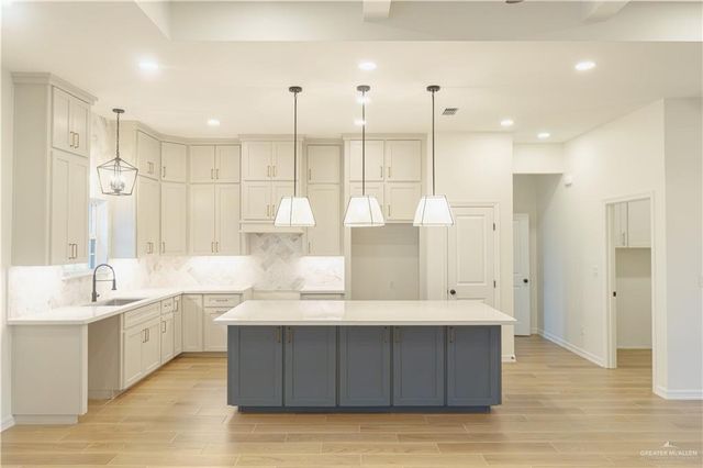 733 Saint Vincent Drive, Alamo, TX 78516